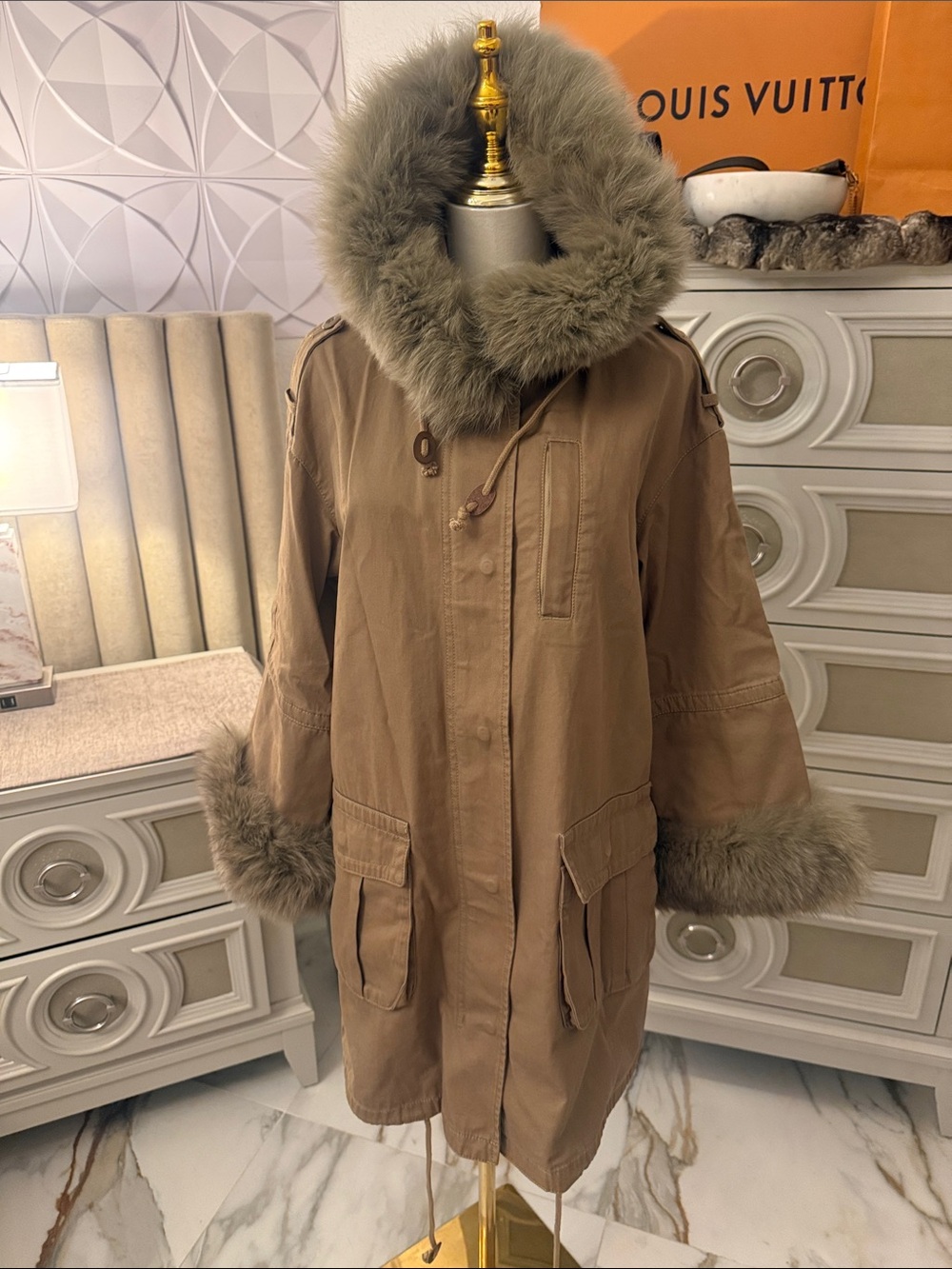 Trench coat with real Fox fur trim